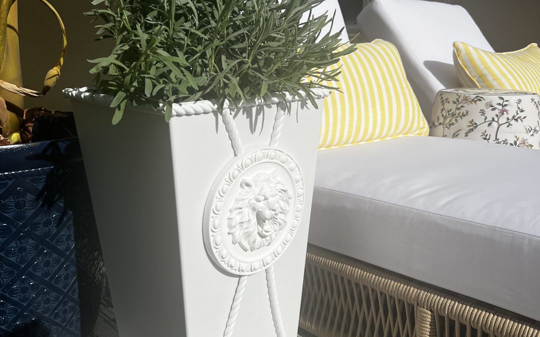 DIY Garden Planters – How to DIY Large White Garden Planters